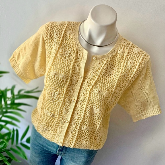 v i n t a g e :: Whimsical Pearl Floral Crochet Knit...
